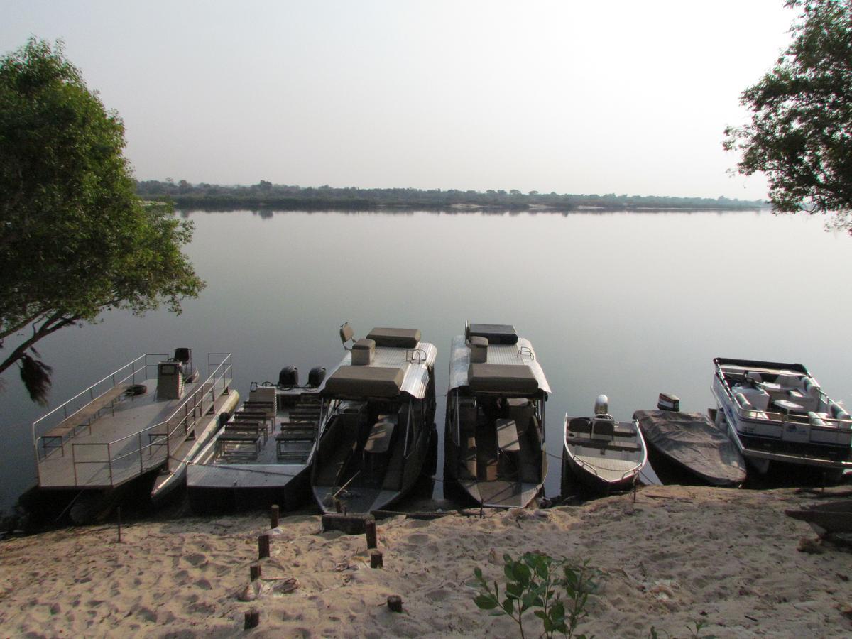 Caprivi Houseboat Safari Lodge Katima Mulilo Exteriör bild